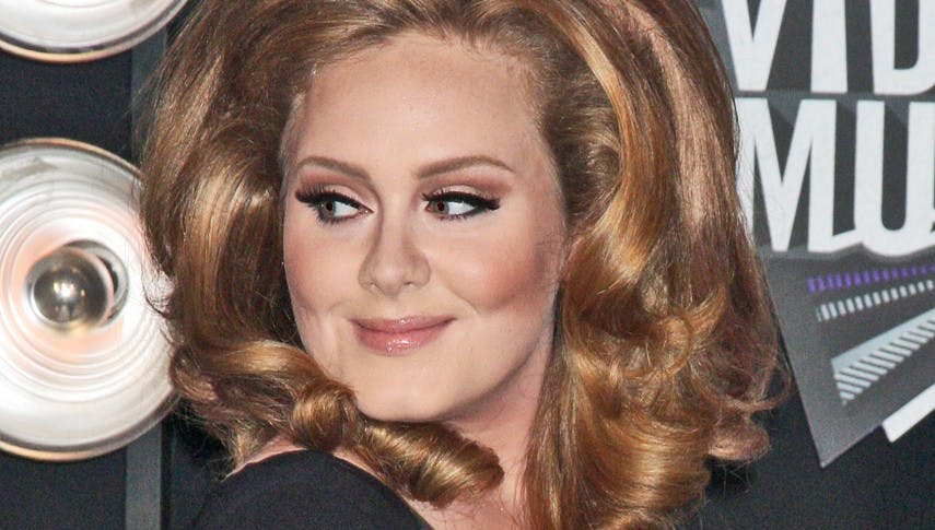 Adele vergisst Songtext und reagiert so witzig…