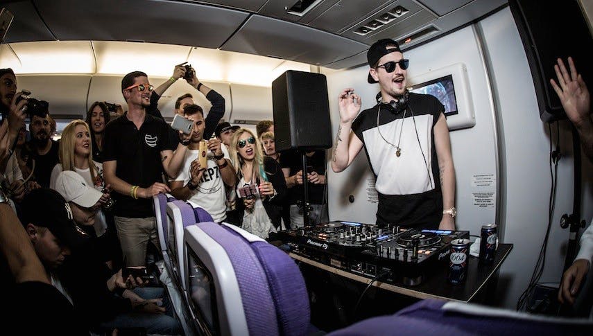 Abgehoben & gut aufgelegt: Robin Schulz im Jumbojet