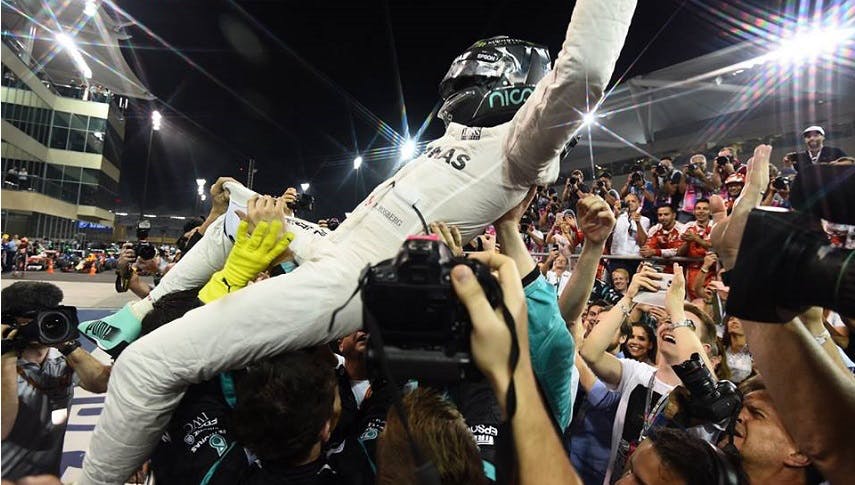 13 Kommentare zu Weltmeister Rosberg: „Autofahren können wir in Deutschland!”