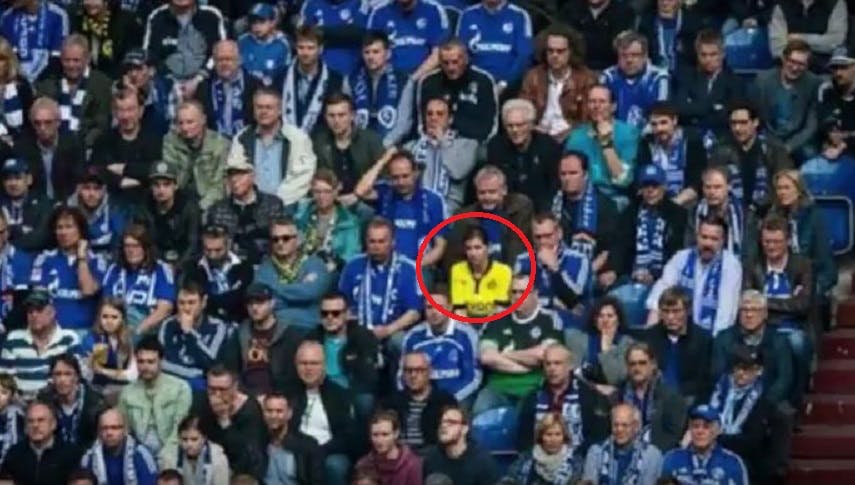 BVB-Fan auf Schalke: Eine Schwarz-Gelbe unter zehntausenden Königsblauen!