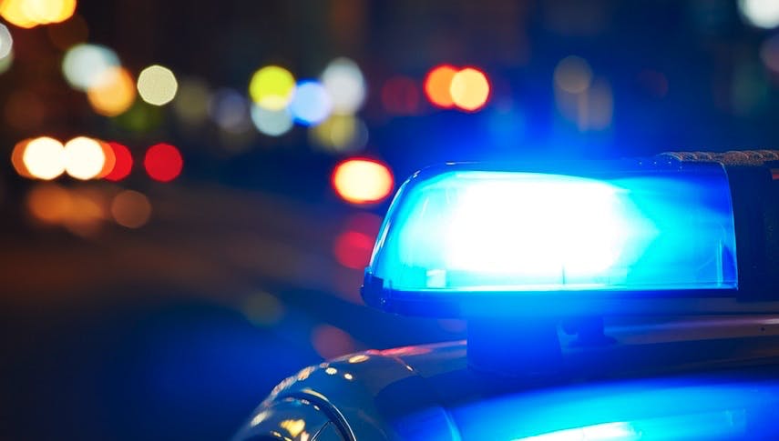 Eins, zwei, Pozilei: Falsches Polizeiauto auf frischer Fahrt ertappt!