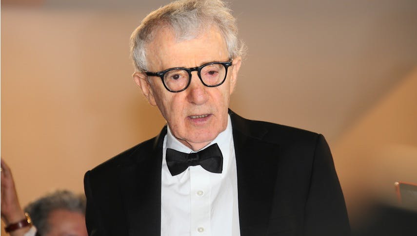 Nackte Aktivistinnen stürmen Woody Allen-Konzert in Elbphilharmonie