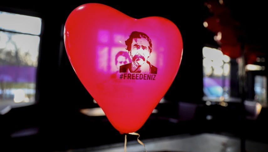 Warum wir nach Deniz Yücels Freilassung über #FreeThemAll sprechen müssen