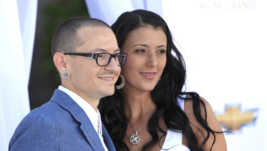 „I am the change”: Chester-Witwe Talinda sagt Depressionen den Kampf an