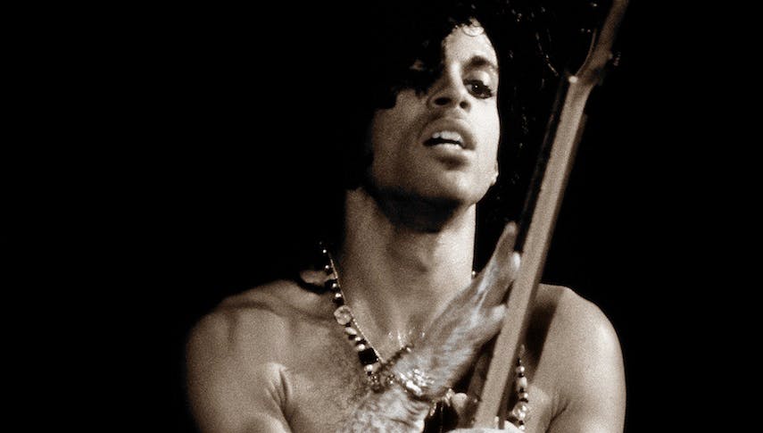 Diese 10 Dinge passieren mit dir, wenn du „Nothing Compares 2 U” von Prince hörst