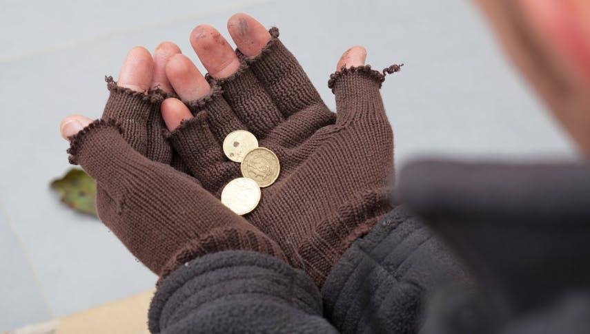 Fotosession: Obdachlose als Manager oder Barkeeper [Video]