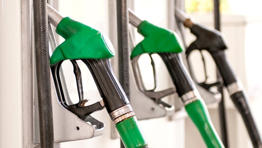 Alltagsfragen: Warum ist Diesel günstiger als Benzin?