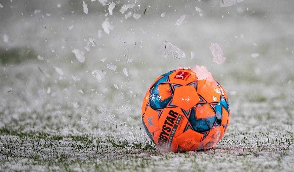 März 2019 — oder: Wenn ein Fußball auf der Torlinie im Schnee stecken bleibt