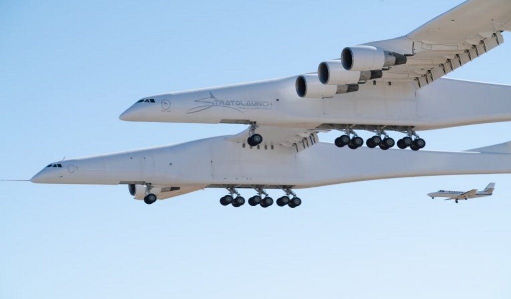 Stratolaunch: Kann das größte Flugzeug der Welt Menschen ins All bringen?