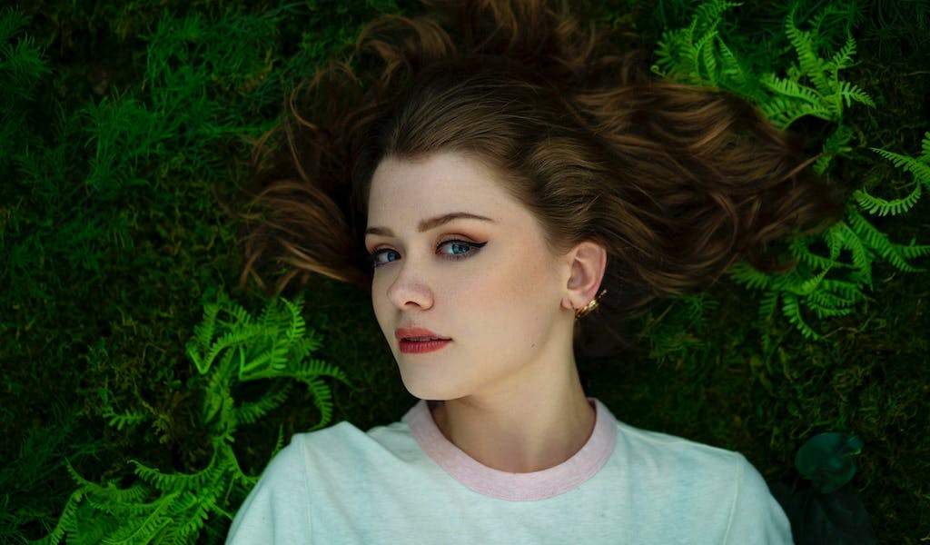 Free Drinks, Free Food und Maisie Peters live in Berlin erleben – das Class of 2019 Gewinnspiel macht’s möglich