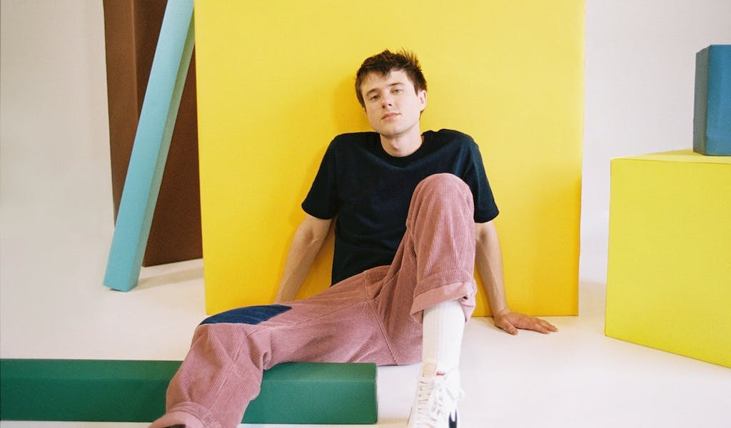 5 Gründe, warum Alec Benjamin die Singer-Songwriter-Szene fest im Griff hat