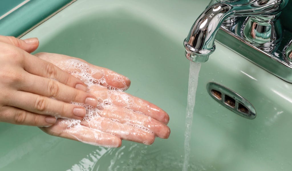 Hygiene in Zeiten von Corona: Diese Songs der 90er kannst du beim 20-sekündigen Händewaschen singen