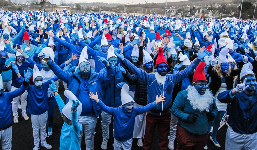 Schlümpfe sorgen für Weltrekord in Frankreich: Über 3500 verkleidete Personen sorgen für blaues Wunder