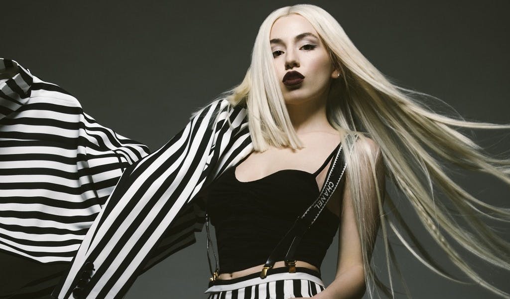 5 Gründe, warum Ava Max schon jetzt eine Pop-Ikone ist