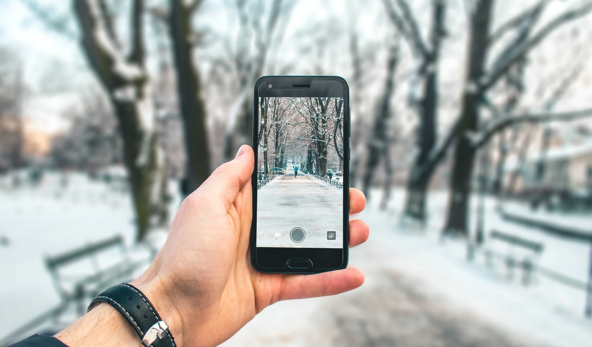 Alltagsfragen: Warum gibt der Smartphone-Akku im Winter schneller den Geist auf?